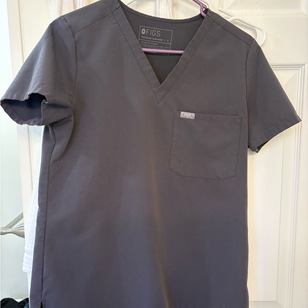 FIGS woman’s charcoal grey Scrub Top
